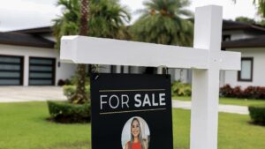 30-year fixed mortgage rate rises above 7%